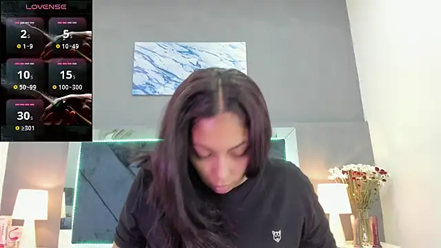 Snapshot of Lauralove_69 chatting on 09/15/25, 06:52 Lauralove 69 online show from 09/15/25, 06:52