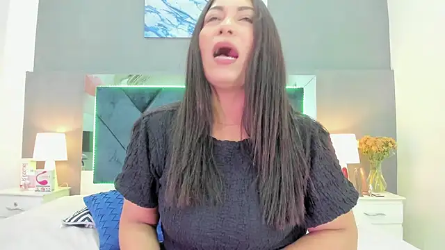 Snapshot of Lauralove_69 chatting on 10/20/25, 08:09 Lauralove 69 online show from 10/20/25, 08:09