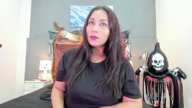 Snapshot of Lauralove_69 chatting on 10/29/25, 08:21 Lauralove 69 online show from 10/29/25, 08:21