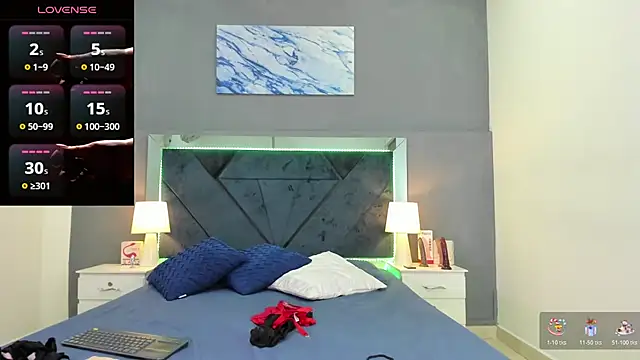 Snapshot of Lauralove_69 chatting on 11/05/25, 07:58 Lauralove 69 online show from 11/05/25, 07:58