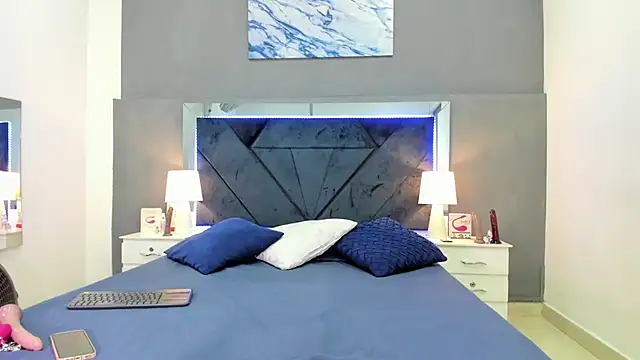 Snapshot of Lauralove_69 chatting on 11/29/25, 08:23 Lauralove 69 online show from 11/29/25, 08:23