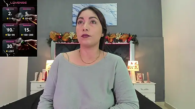 Snapshot of Lauralove_69 chatting on 12/16/25, 09:42 Lauralove 69 online show from 12/16/25, 09:42