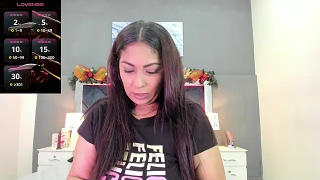 Snapshot of Lauralove_69 chatting on 12/22/25, 08:39 Lauralove 69 online show from 12/22/25, 08:39