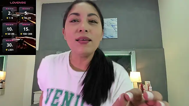 Snapshot of Lauralove_69 chatting on 01/15/26, 08:12 Lauralove 69 online show from 01/15/26, 08:12