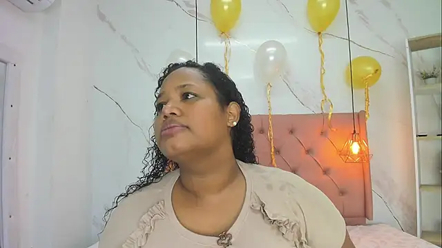 Snapshot of Belle_Brunette chatting on 04/27/26, 12:03 Belle Brunette online show from 04/27/26, 12:03