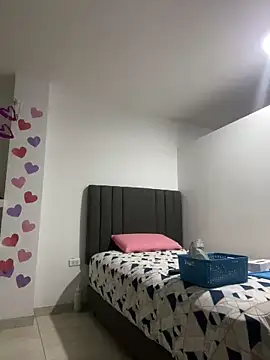 Snapshot of Cat2525 chatting on 02/27/25, 02:21 Cat2525 online show from 02/27/25, 02:21