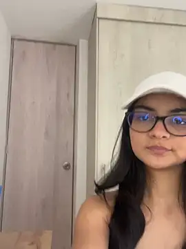 Snapshot of Cat2525 chatting on 09/14/25, 09:25 Cat2525 online show from 09/14/25, 09:25