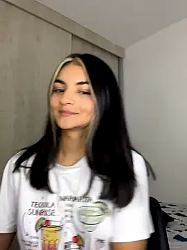 Snapshot of Cat2525 chatting on 11/13/25, 01:59 Cat2525 online show from 11/13/25, 01:59