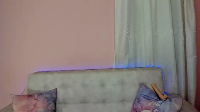 Snapshot of tinysara chatting on 03/15/25, 04:43 tinysara online show from 03/15/25, 04:43
