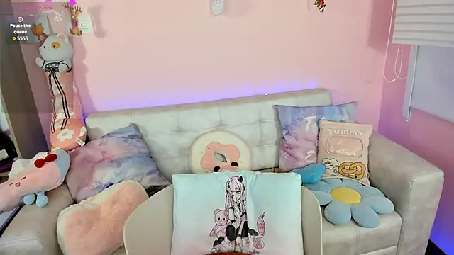 tinysara online show from 12/19/25, 04:25