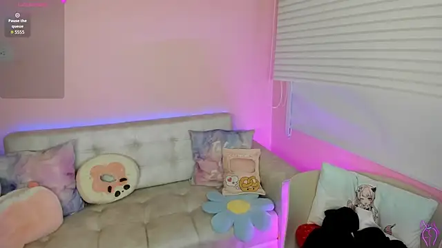 tinysara online show from 01/11/26, 04:34