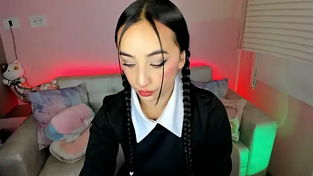 tinysara online show from 05/22/26, 04:34