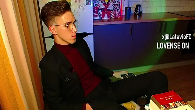 Snapshot of Midnighter_ chatting on 09/22/25, 03:19 Midnighter  online show from 09/22/25, 03:19