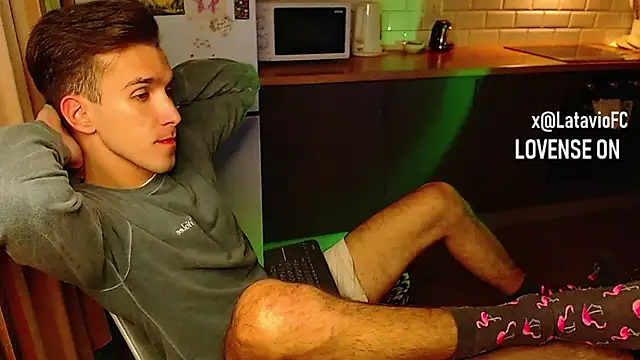 Snapshot of Midnighter_ chatting on 09/29/25, 03:33 Midnighter  online show from 09/29/25, 03:33