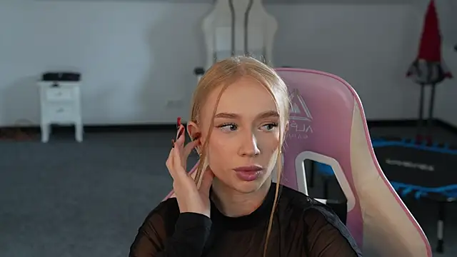 Amelia Blaze online show from 10/23/25, 10:36