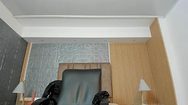 charlottewhitte online show from 04/15/26, 10:55