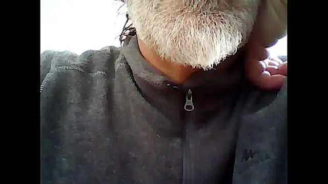 Snapshot of xcimeru chatting on 11/16/25, 01:06 xcimeru online show from 11/16/25, 01:06