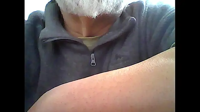 Snapshot of xcimeru chatting on 12/19/25, 02:24 xcimeru online show from 12/19/25, 02:24