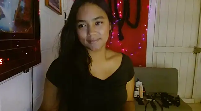 Snapshot of Chiara_petterson chatting on 01/10/25, 05:05 Chiara petterson online show from 01/10/25, 05:05