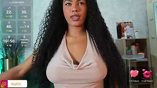 HOTBLACKANDWHITE2 online show from 03/28/26, 04:12