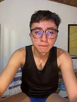 Snapshot of CamiRojas_boy chatting on 06/14/26, 03:30 CamiRojas boy online show from 06/14/26, 03:30