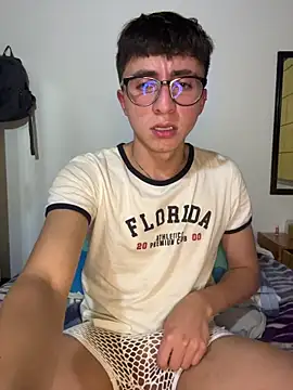 Snapshot of CamiRojas_boy chatting on 06/20/26, 03:53 CamiRojas boy online show from 06/20/26, 03:53