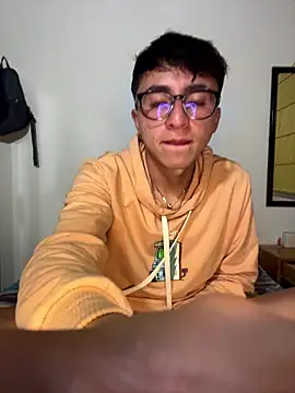 Snapshot of CamiRojas_boy chatting on 07/07/26, 03:42 CamiRojas boy online show from 07/07/26, 03:42