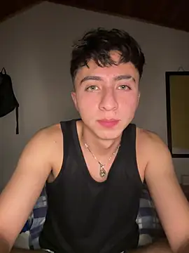 Snapshot of CamiRojas_boy chatting on 07/18/26, 03:54 CamiRojas boy online show from 07/18/26, 03:54