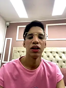 Ariel Femboy  online show from 11/18/25, 08:35