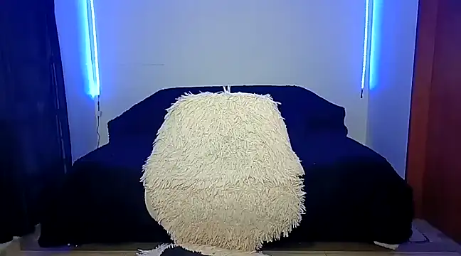 Snapshot of Lucy_kanne chatting on 01/19/25, 09:45 Lucy kanne online show from 01/19/25, 09:45