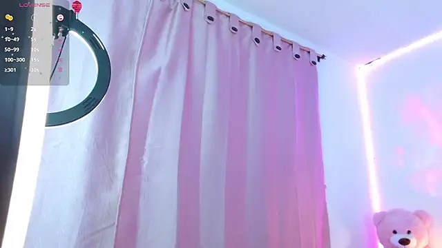 Snapshot of Angely_18 chatting on 01/14/25, 11:05 Angely 18 online show from 01/14/25, 11:05