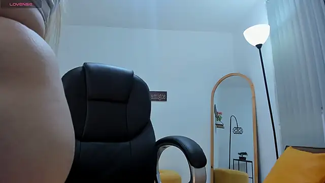 Snapshot of camiilaa1 chatting on 12/08/24, 07:05 camiilaa1 online show from 12/08/24, 07:05