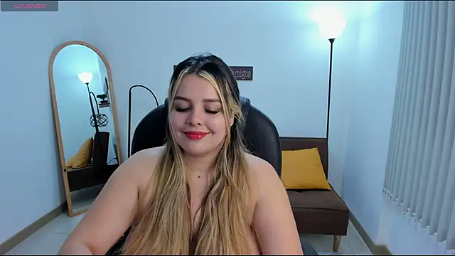 Snapshot of camiilaa1 chatting on 01/19/25, 05:37 camiilaa1 online show from 01/19/25, 05:37