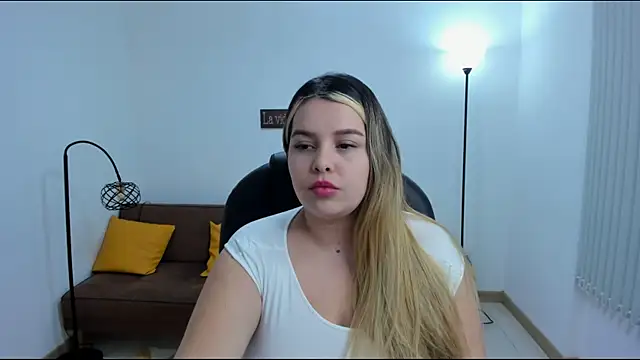 Snapshot of camiilaa1 chatting on 02/08/25, 04:57 camiilaa1 online show from 02/08/25, 04:57