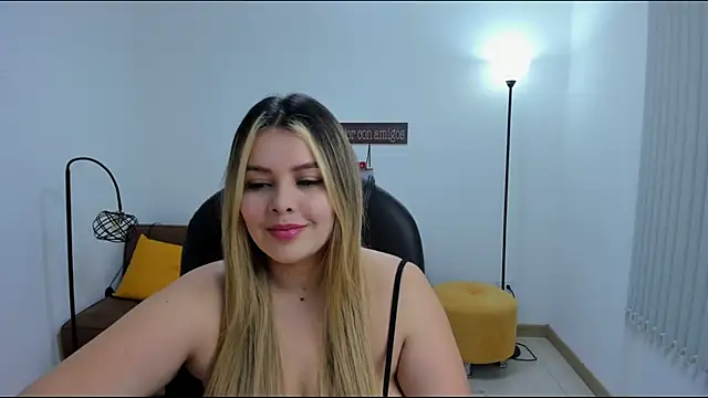 Snapshot of camiilaa1 chatting on 02/09/25, 04:04 camiilaa1 online show from 02/09/25, 04:04