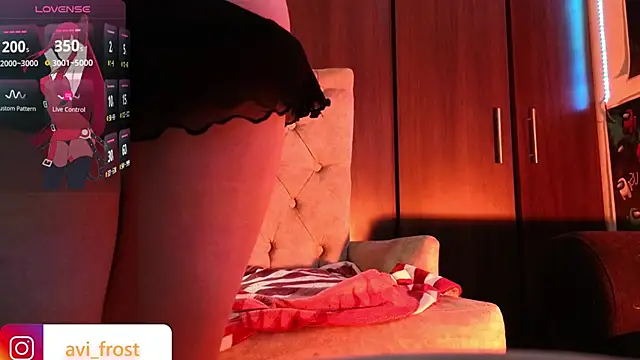 Snapshot of avi_frost chatting on 09/16/25, 07:53 avi frost online show from 09/16/25, 07:53