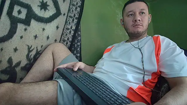 Snapshot of sweet_cock28 chatting on 10/08/25, 04:04 sweet cock28 online show from 10/08/25, 04:04