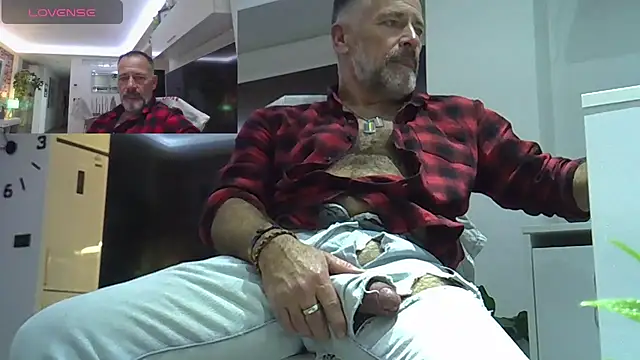 Snapshot of DaddybearVLC chatting on 12/14/24, 07:57 DaddybearVLC online show from 12/14/24, 07:57