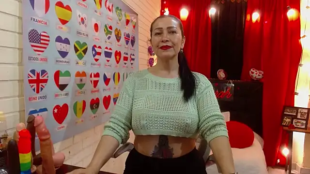 Snapshot of Sarah_teiku chatting on 03/18/25, 06:37 Sarah teiku online show from 03/18/25, 06:37