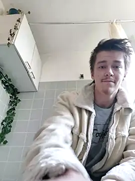 Toyjungee online show from 04/19/26, 05:01