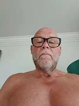 Snapshot of Tempted1973 chatting on 05/29/26, 05:16 Tempted1973 online show from 05/29/26, 05:16