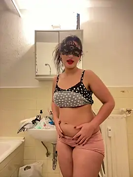 Sarahkhaalifa online show from 11/15/25, 09:11