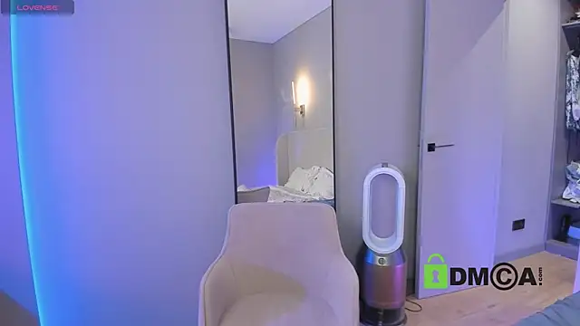 Wallflowerr online show from 10/01/25, 06:25