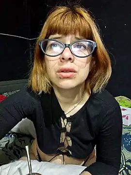 Snapshot of Carlafoxxx chatting on 10/17/25, 01:46 Carlafoxxx online show from 10/17/25, 01:46