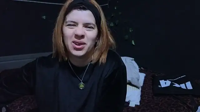 Snapshot of Carlafoxxx chatting on 11/17/25, 12:55 Carlafoxxx online show from 11/17/25, 12:55