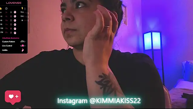 Snapshot of kimmiakiss22 chatting on 02/22/25, 02:17 kimmiakiss22 online show from 02/22/25, 02:17