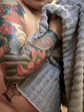 kimmiakiss22 online show from 11/04/25, 07:24