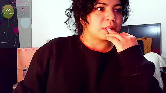 kimmiakiss22 online show from 11/17/25, 03:23