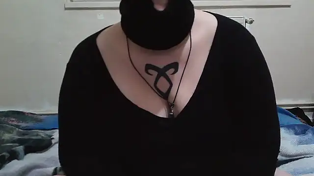 Snapshot of Lolabeluccia_xh_ chatting on 11/17/25, 07:25 Lolabeluccia xh online show from 11/17/25, 07:25