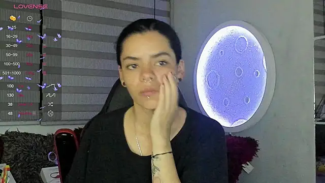 Snapshot of natasha_logan_ chatting on 08/10/26, 04:05 natasha logan online show from 08/10/26, 04:05